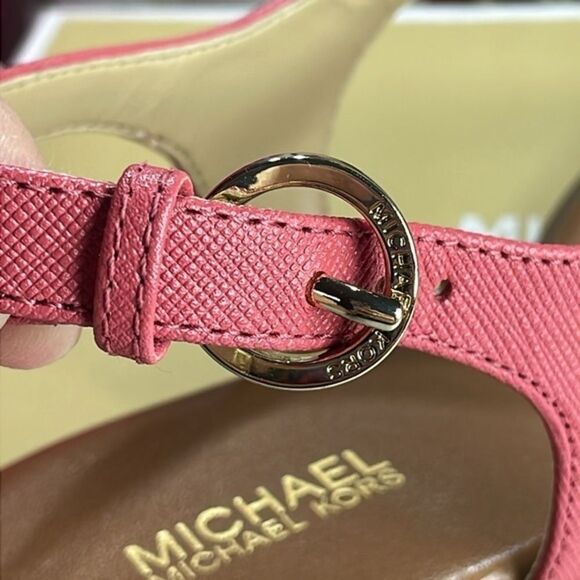 Women's Michael Kors Plate FlatThong Sandal, size 7.5 - Picture 9 of 14